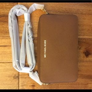 Michael kors crossbody camel colored purse